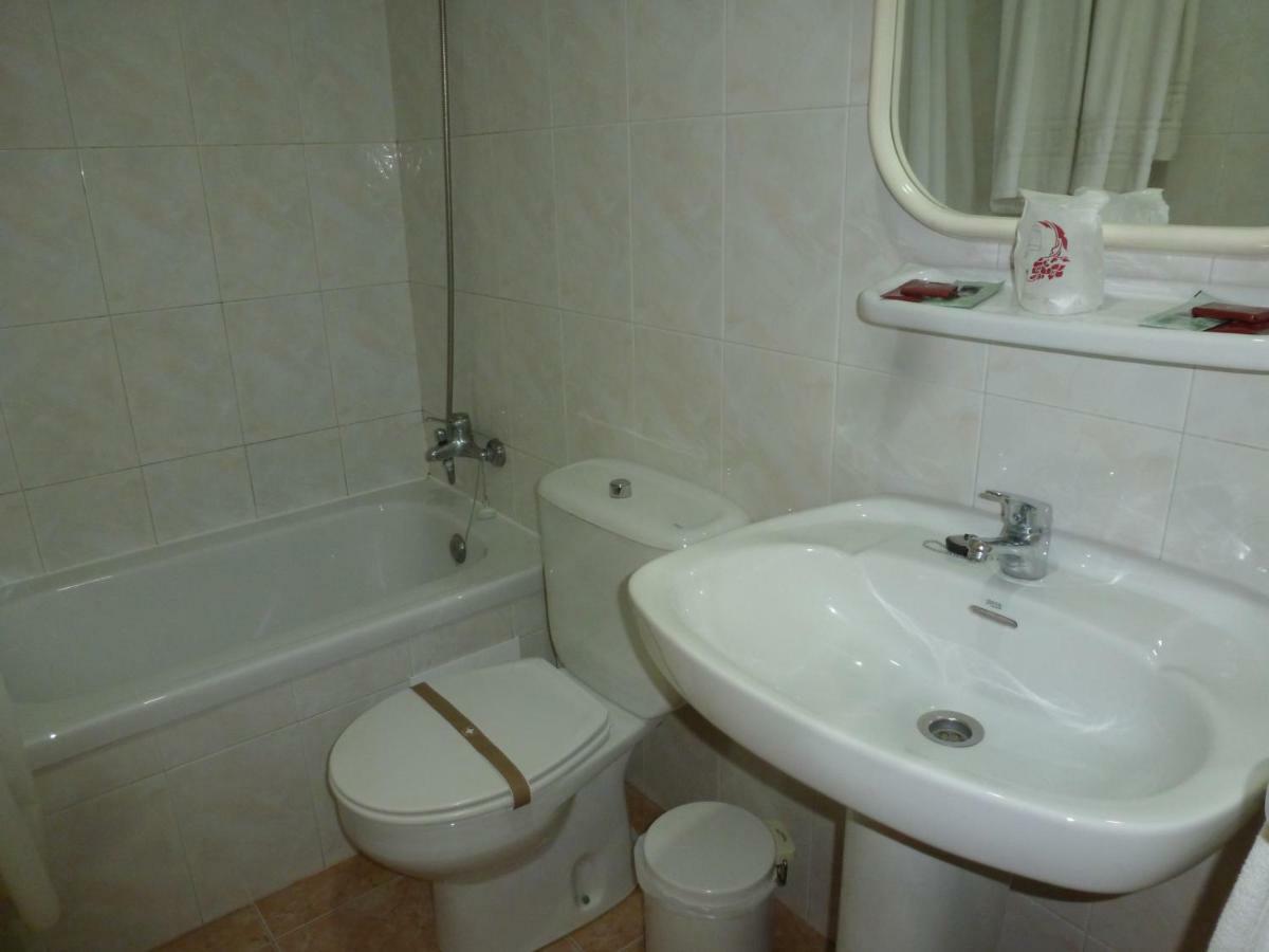 Hostal Cortes Garrucha Bagian luar foto